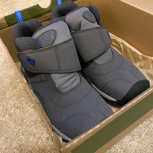 Keen waterproof kids snowboots